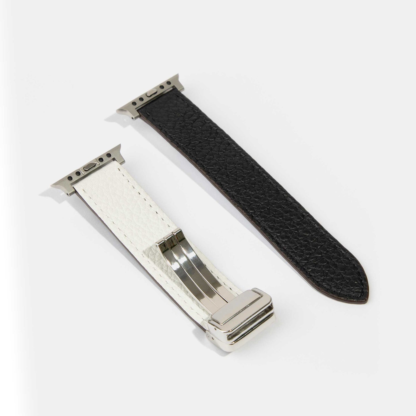 Reversible 2.0 Magnetic Leather Apple Watch Band (Tool-Free) | White and Black Details
